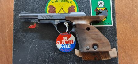 Unique DES 69 .22 LR